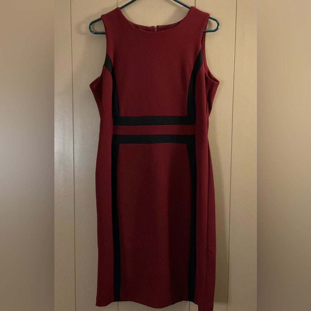 APT.9 MAROON DRESS WITH BLACK STRIPES SIZE MEDIUM